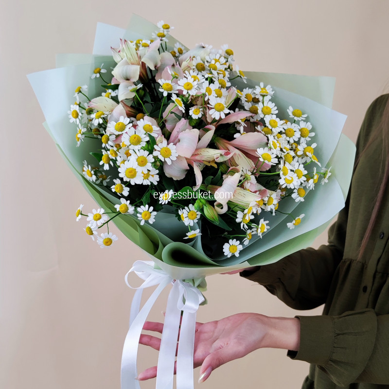 Букет альстромерий с танацетумом