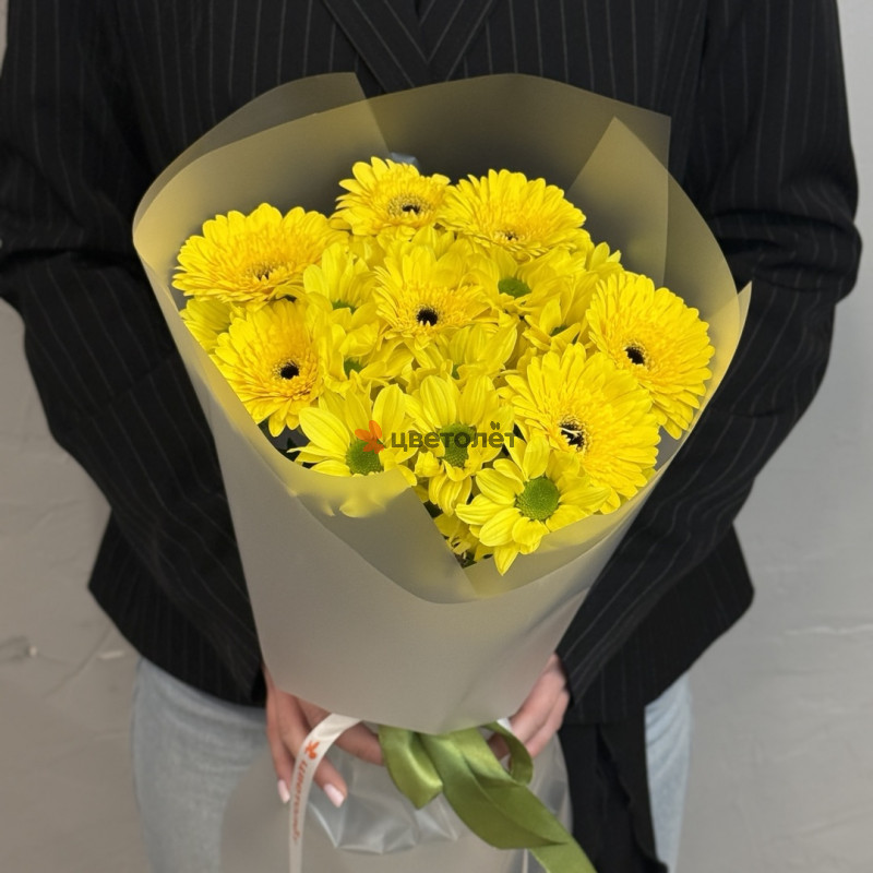 Букет с хризантемой и герберой